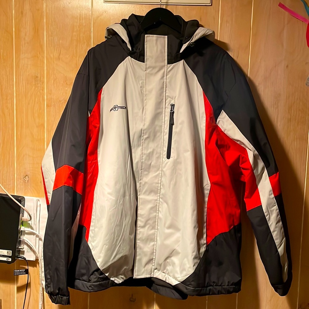 Free Tech mens mountain wear jacket